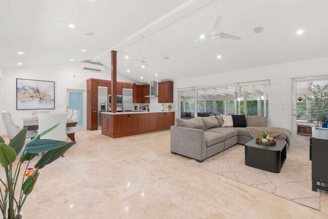 Foto del edificio - 2528 NE 26th Terrace