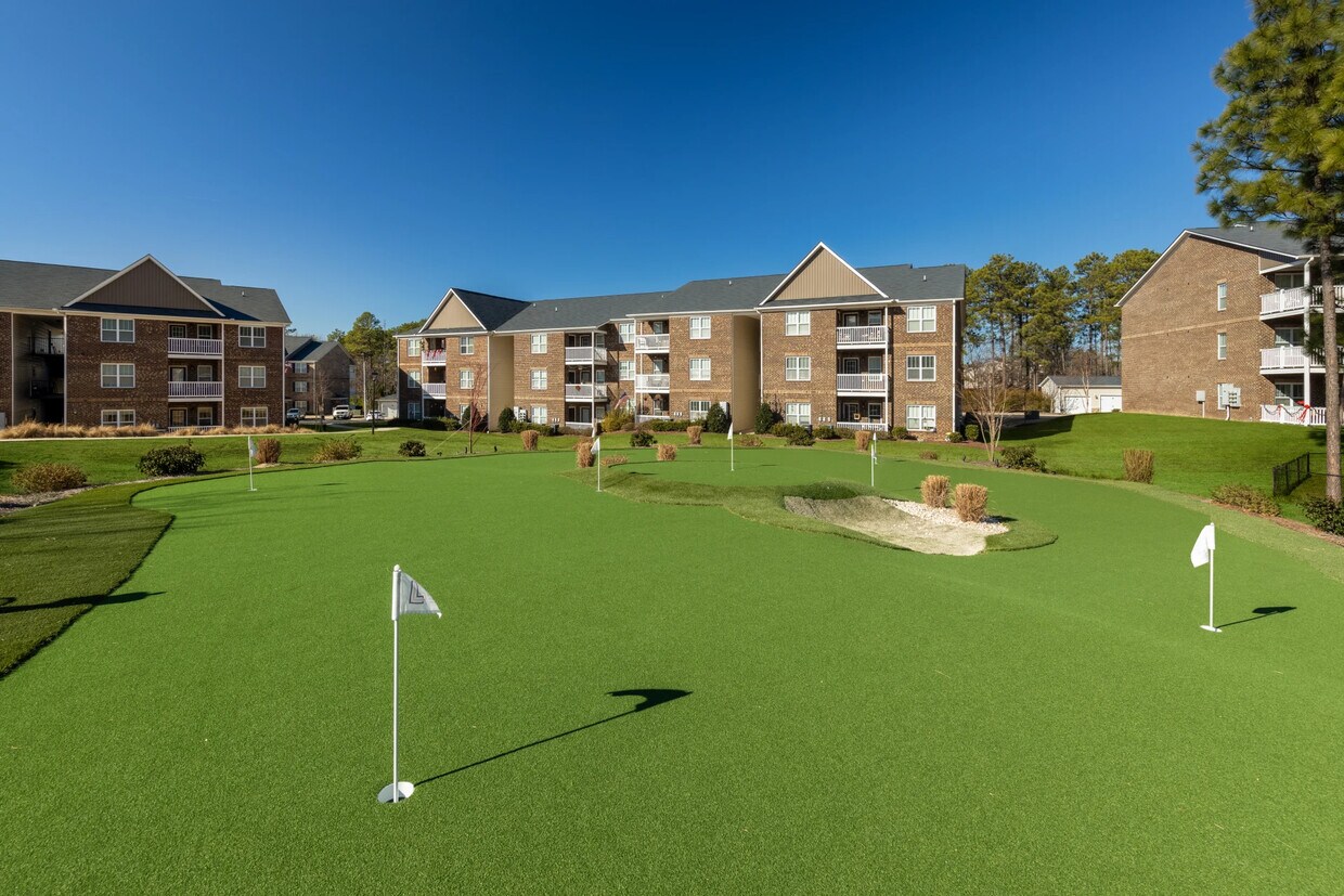 Foto principal - Luxe and Legends at Morganton Park Apartment Homes