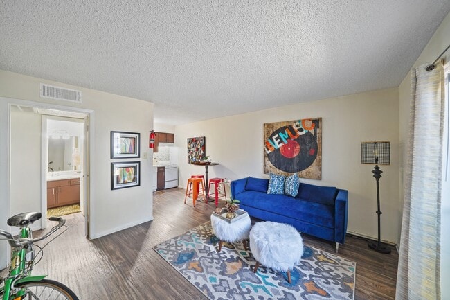 Oaks of Denton - Oaks of Denton Apartments