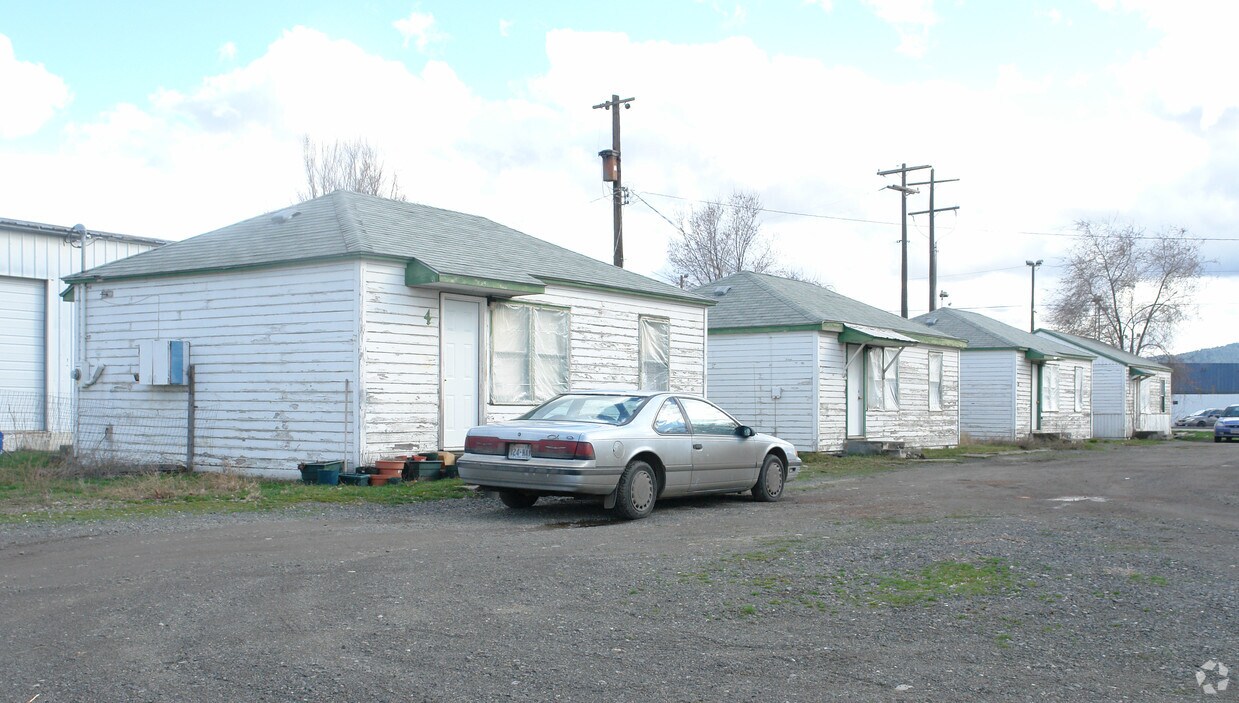 Building Photo - 6623 E Trent Ave