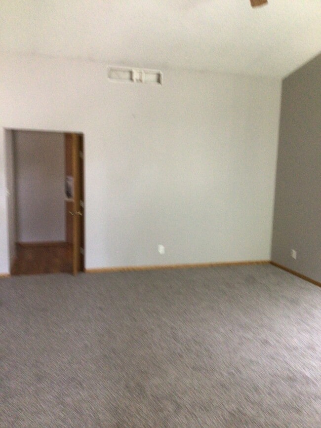 Large living room - 3116 SE Grant St