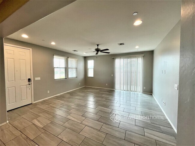 Building Photo - 146 N Sandal