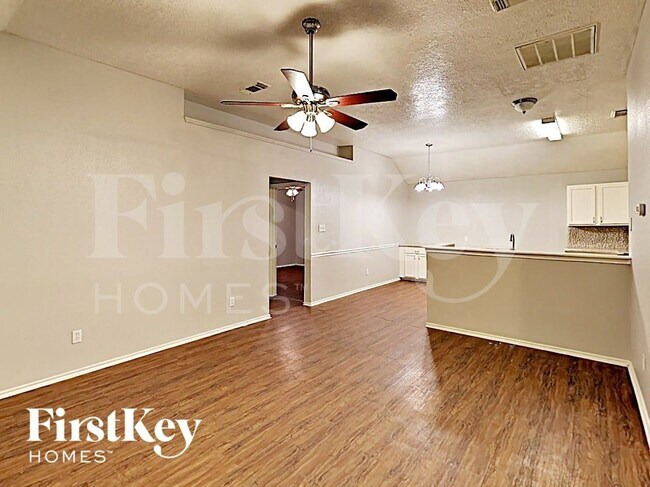 Foto del edificio - 22914 Sherioaks Ln