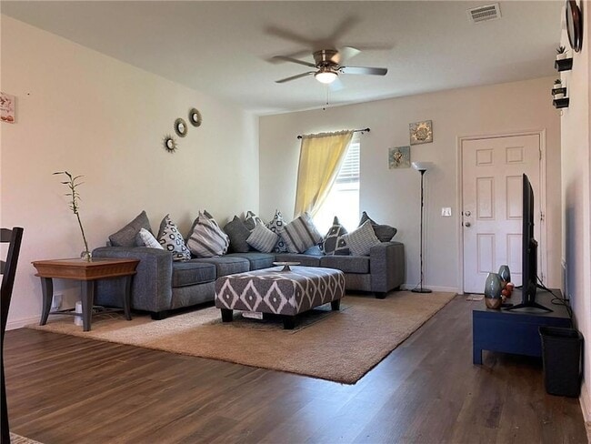 Foto del edificio - 19100 George Norris Dr