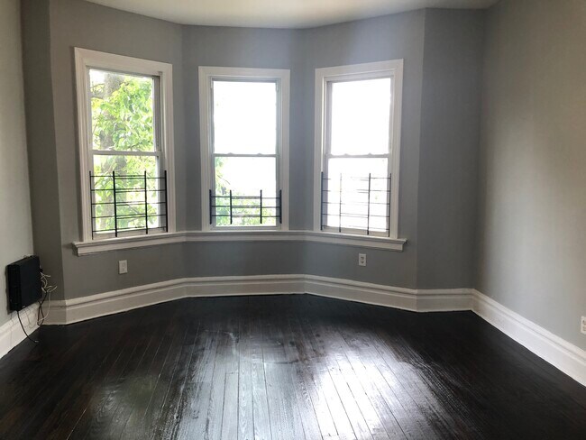 Building Photo - 534 Grove St