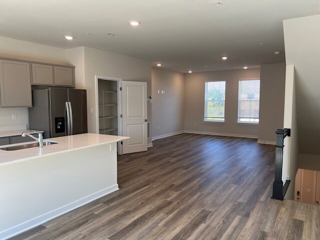 Foto del edificio - 7405 Calm Retreat Blvd