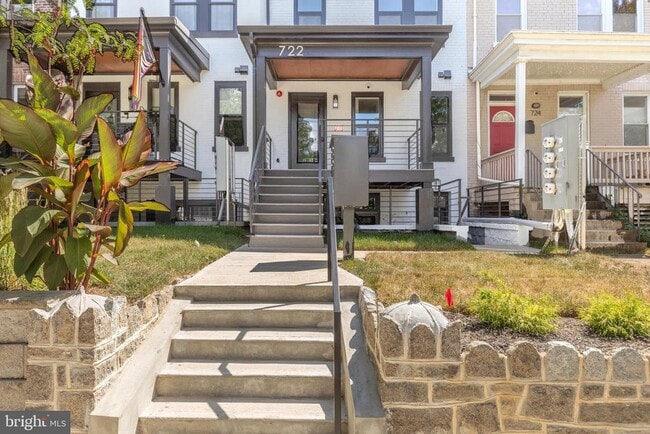 Foto del edificio - 722 Kenyon St NW