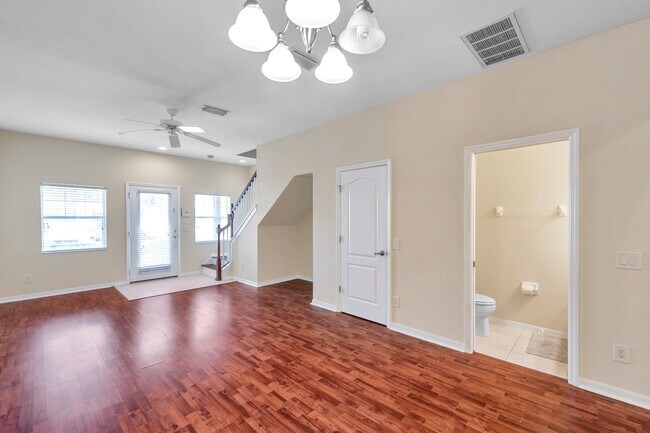 Foto del edificio - 31240 Claridge Pl