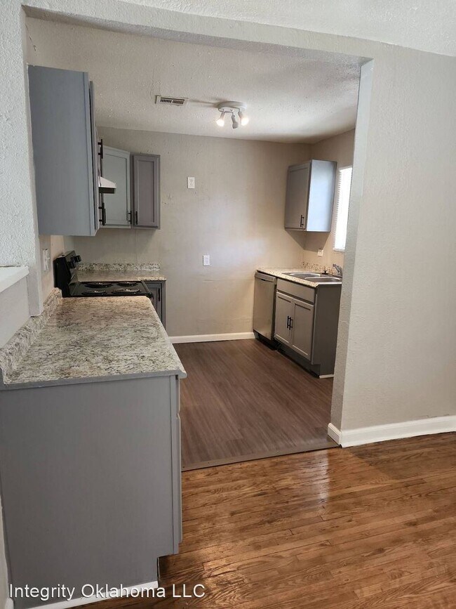 Building Photo - 2 br, 1 bath House - 900 N. Redbud Dr.