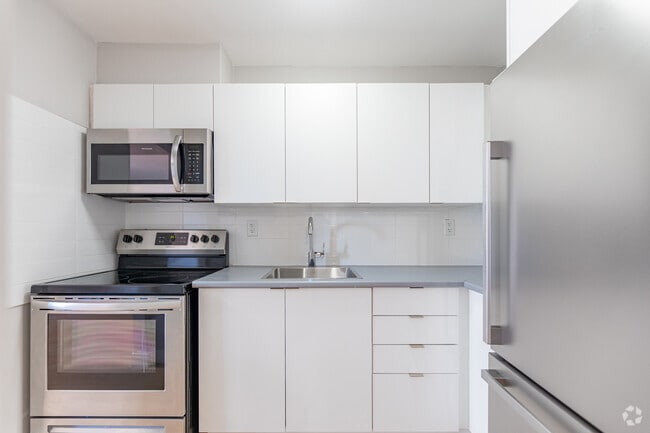 2BR, 1 BA - 756SF - Kitchen - Riverside Tower