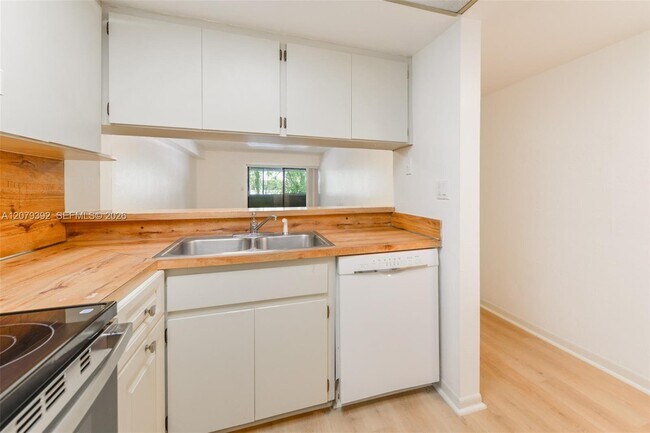 Foto del edificio - 7420 SW 59th Ave