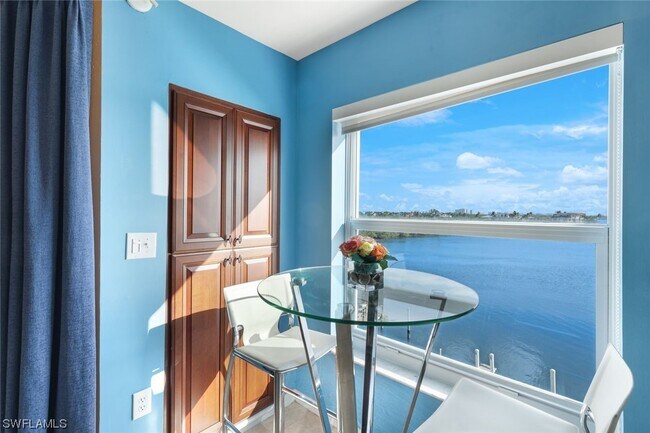 Foto del edificio - 4895 Bonita Beach Rd SW