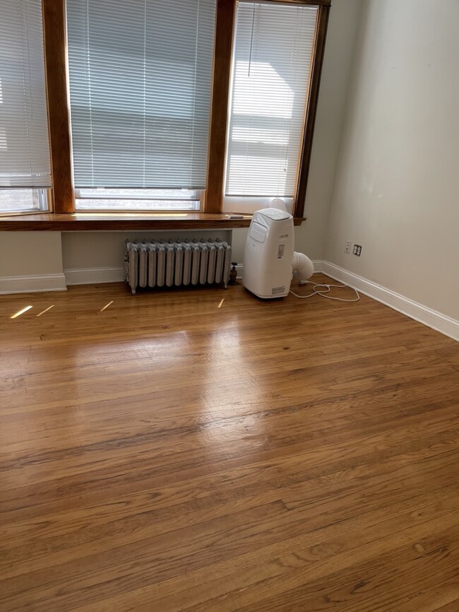 Bedroom - 3530 S King Dr