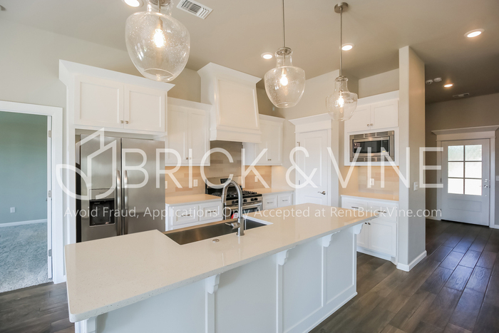 Foto principal - Brand NEW home in Edmond