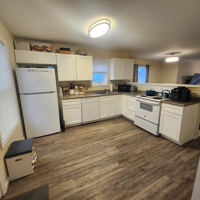 KITCHEN - 70 Naugatuck St