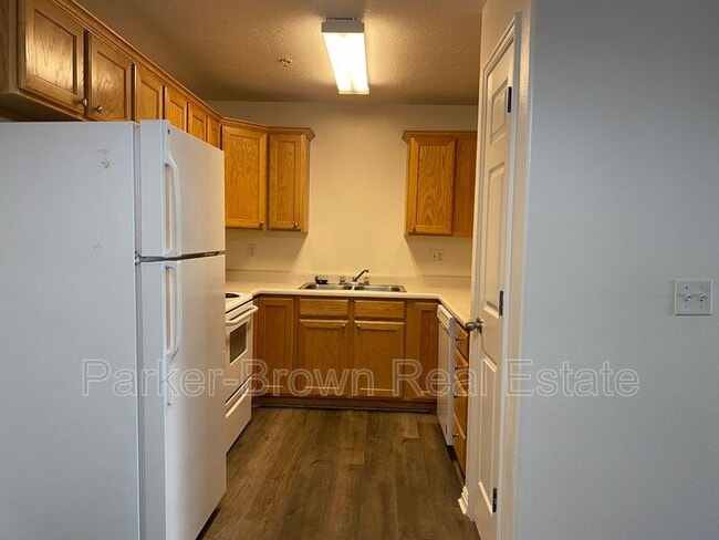 Building Photo - 1420 Westbury Way