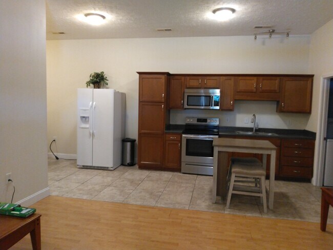 Apt A kitchen 1 - 1995 KY-90