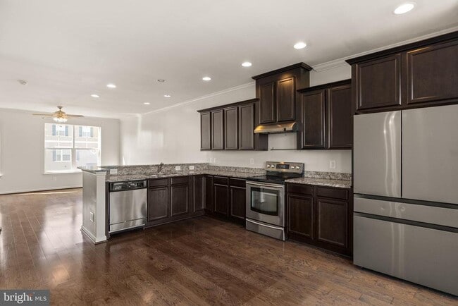 Building Photo - 111 Rotunda Dr