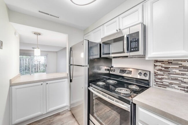 012-884ThurberDriveWest-Columbus-OH-43215-escala completa - Village West