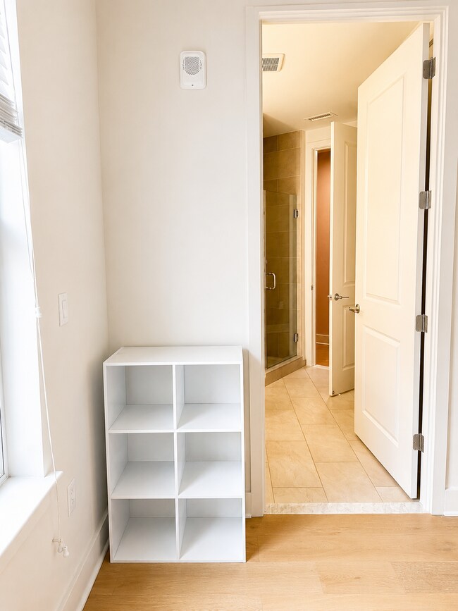 Photo - 6803 Cameron Dr NW (Washington, DC) House