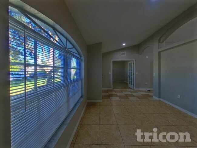 Foto del edificio - 1181 Creekview Ct