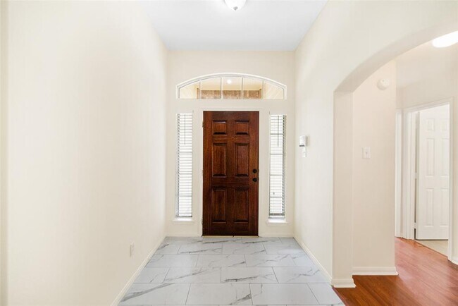 Foto del edificio - 315 Brushy Glen Dr