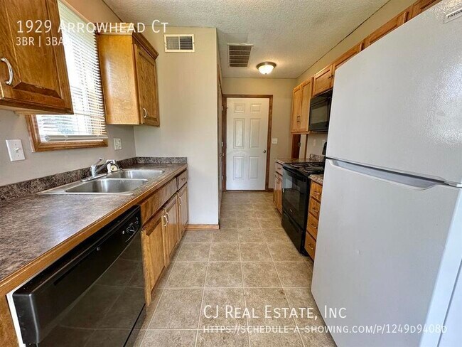 Building Photo - 1929 S Arrowhead Ct