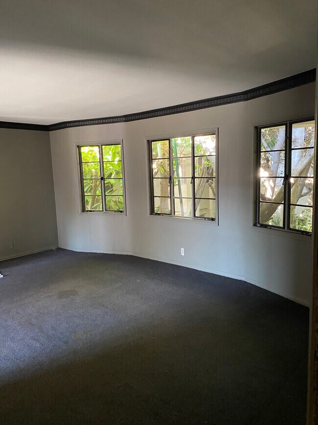 Living Room - 1247 N Crescent Heights Blvd