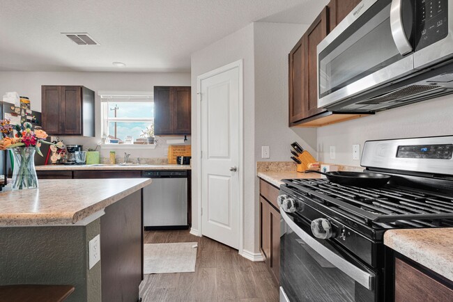 Building Photo - Charming 4-Bedroom Home in Valley Ranch – Resort-Style Amenities & Prime Location!