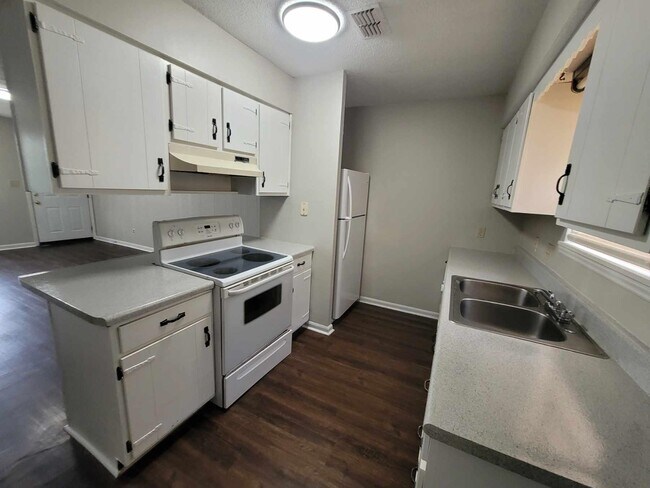 Foto del edificio - 5524 Sullivan Rd