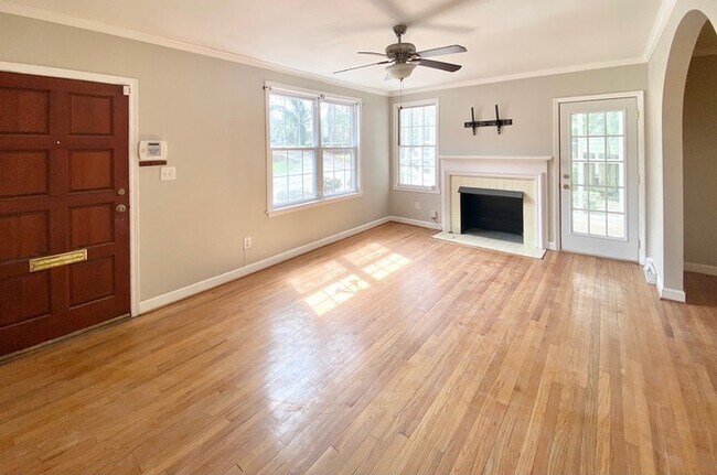 Building Photo - Charming brick home in Forest Acres