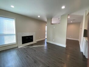 Building Photo - 935 La Posada Dr