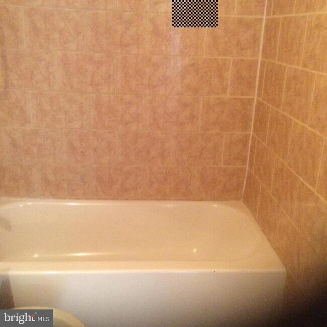Foto del edificio - 5831 Quantrell Ave