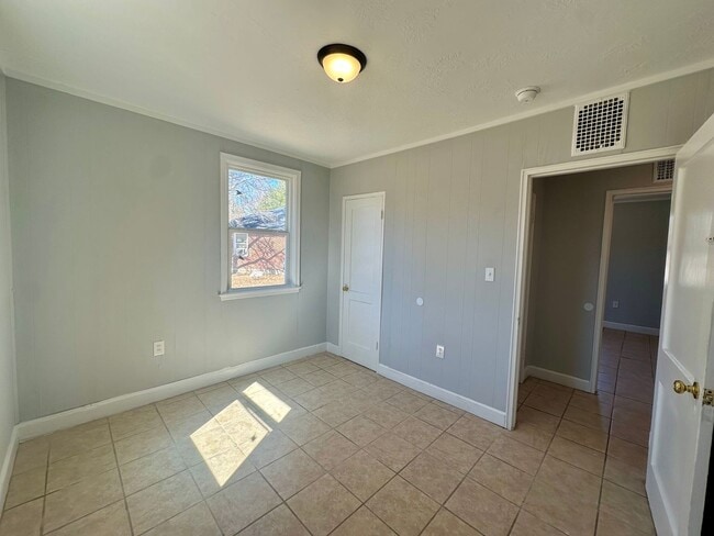 Foto del edificio - 716 Miller Rd