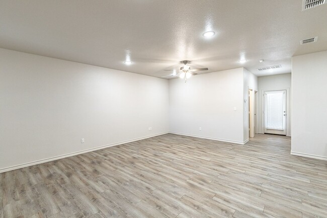 Building Photo - PRE-LEASING FOR SUMMER! - 3 Bedroom 2 Bath...