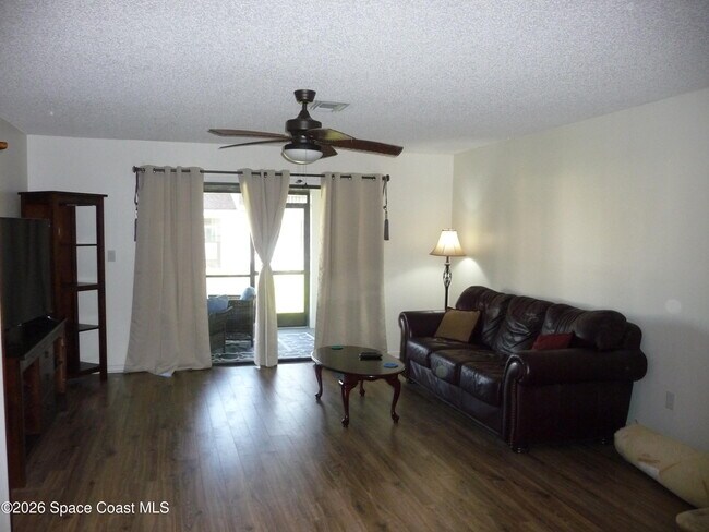 Foto del edificio - 214 Queens Ct