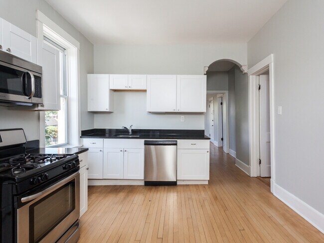 Building Photo - 901 N Mozart St