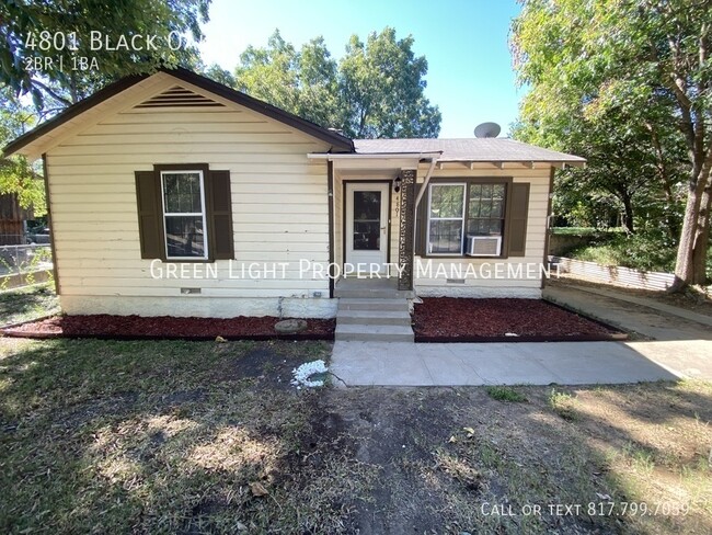 Foto del edificio - 4801 Black Oak Ln