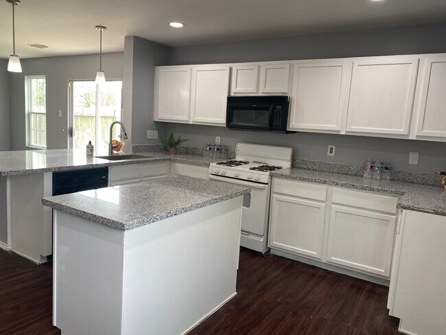Foto del edificio - 7231 Enchanted Creek Dr