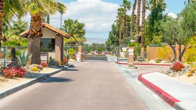 Building Photo - 1480 Sunflower Cir N