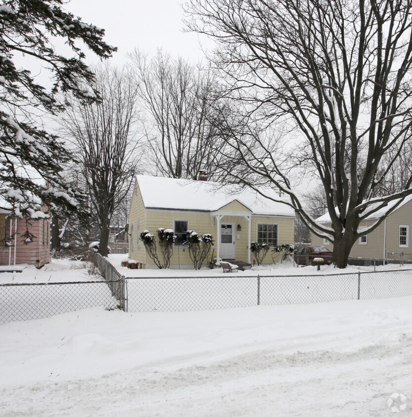 Primary Photo - 2415 Bancroft St