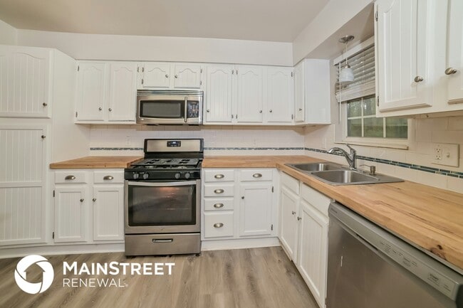 Building Photo - 165 Cedar Cir