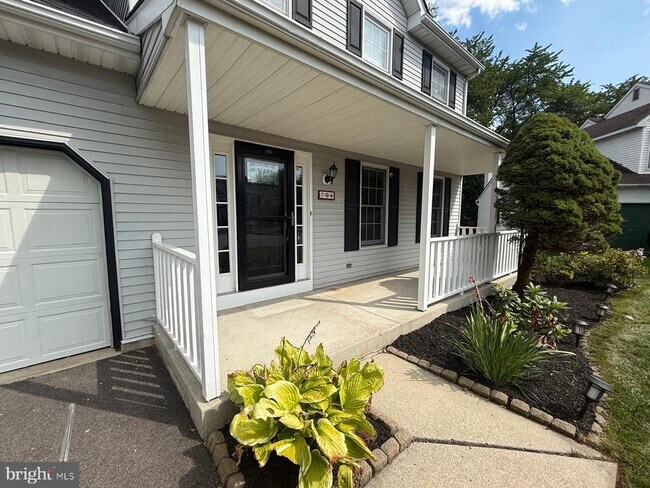 Foto del edificio - 706 Colin Ct