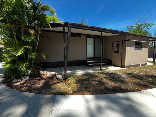 Photo - Newly Renovated Small 2BR w/Den Guest House