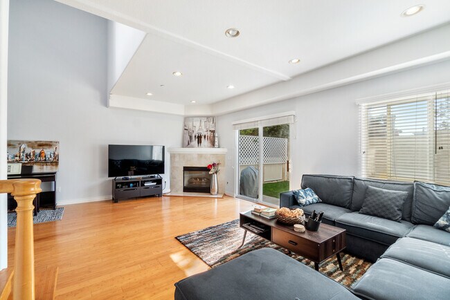 Foto del edificio - 413 N Elena Ave