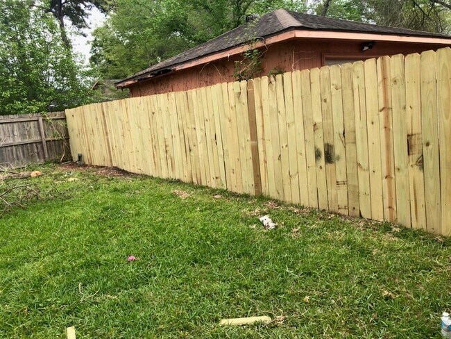 Building Photo - 4010 El James Dr