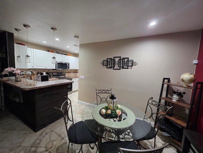 Foto del edificio - 10046 Winding Lake Rd