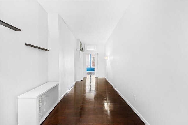 Foto del edificio - 327 Monroe St
