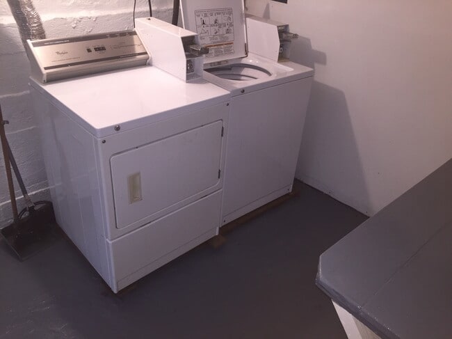 Washer Dryer - 129 N Elm St