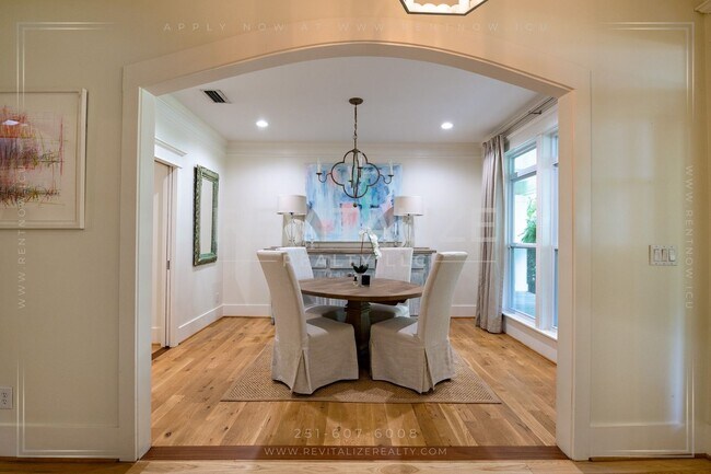 Building Photo - Stunning Furnished Home in Fairhope!